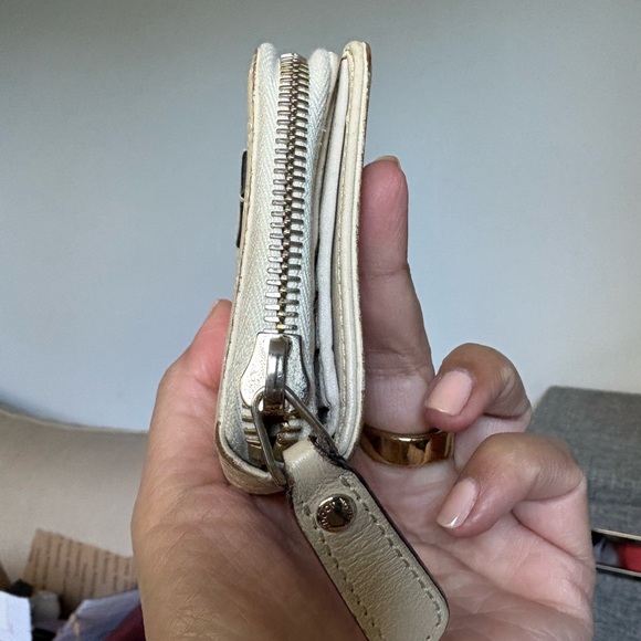 Gucci Cream Guccisima Leather Wallet - Picture 3 of 7